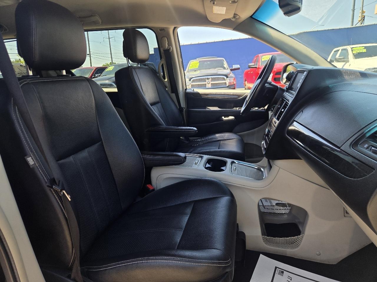 Dodge Grand Caravan Crew 2017