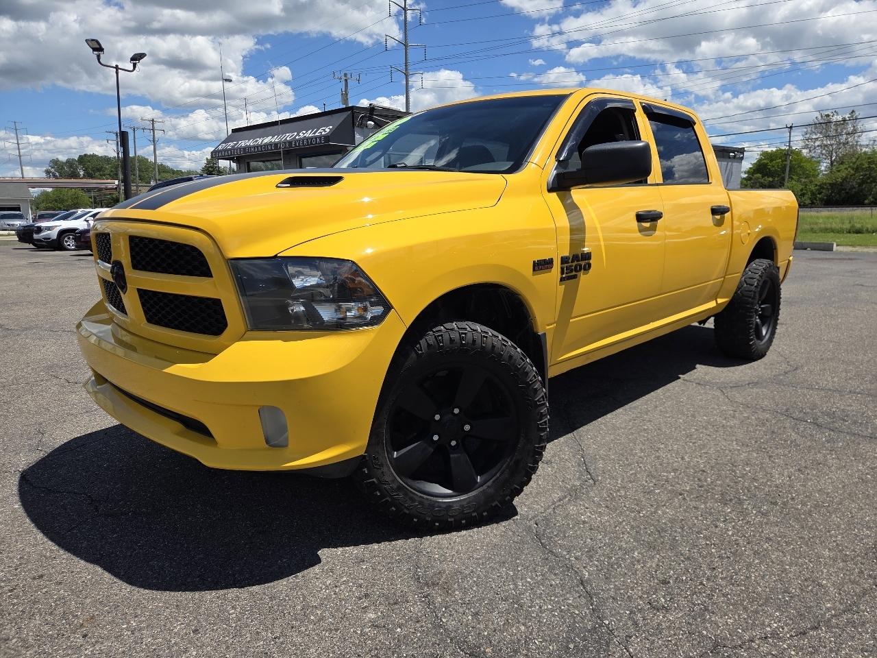 2019 RAM 1500 Classic Express 4x4 Crew Cab 5'7" Box
