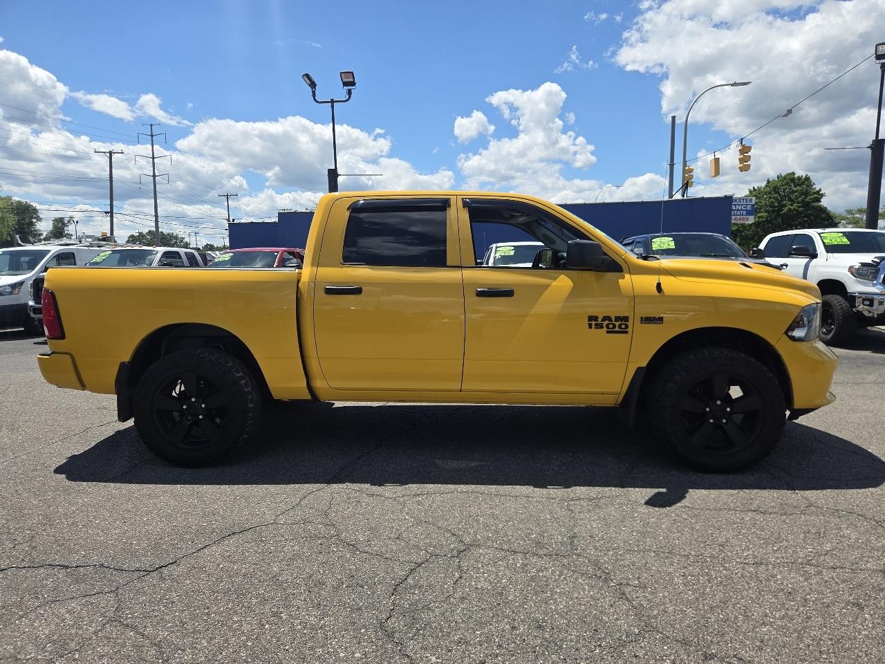 RAM 1500 Classic Express 4x4 Crew Cab 5'7" Box 2019