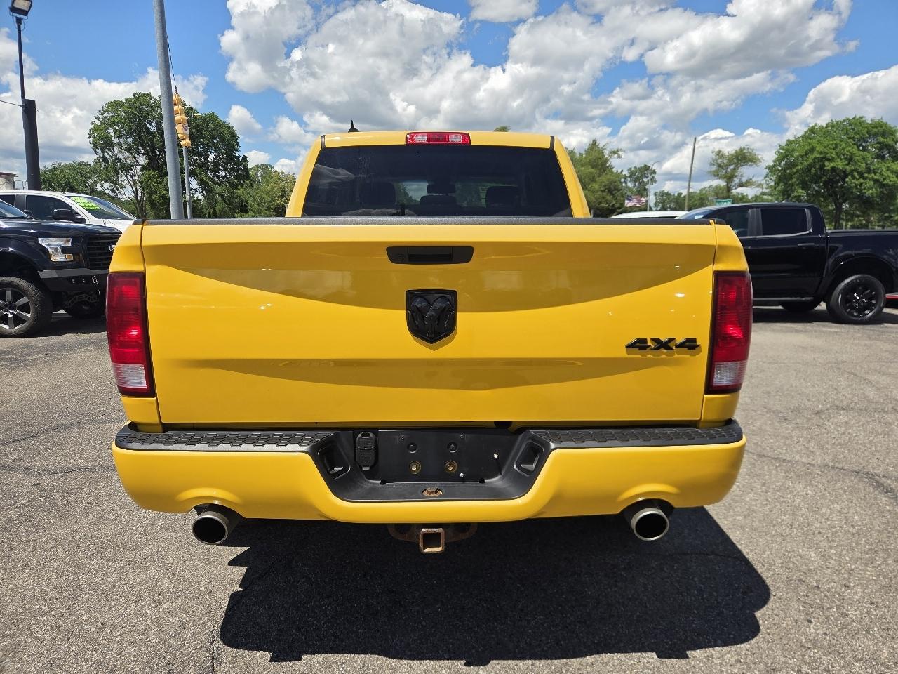 RAM 1500 Classic Express 4x4 Crew Cab 5'7" Box 2019