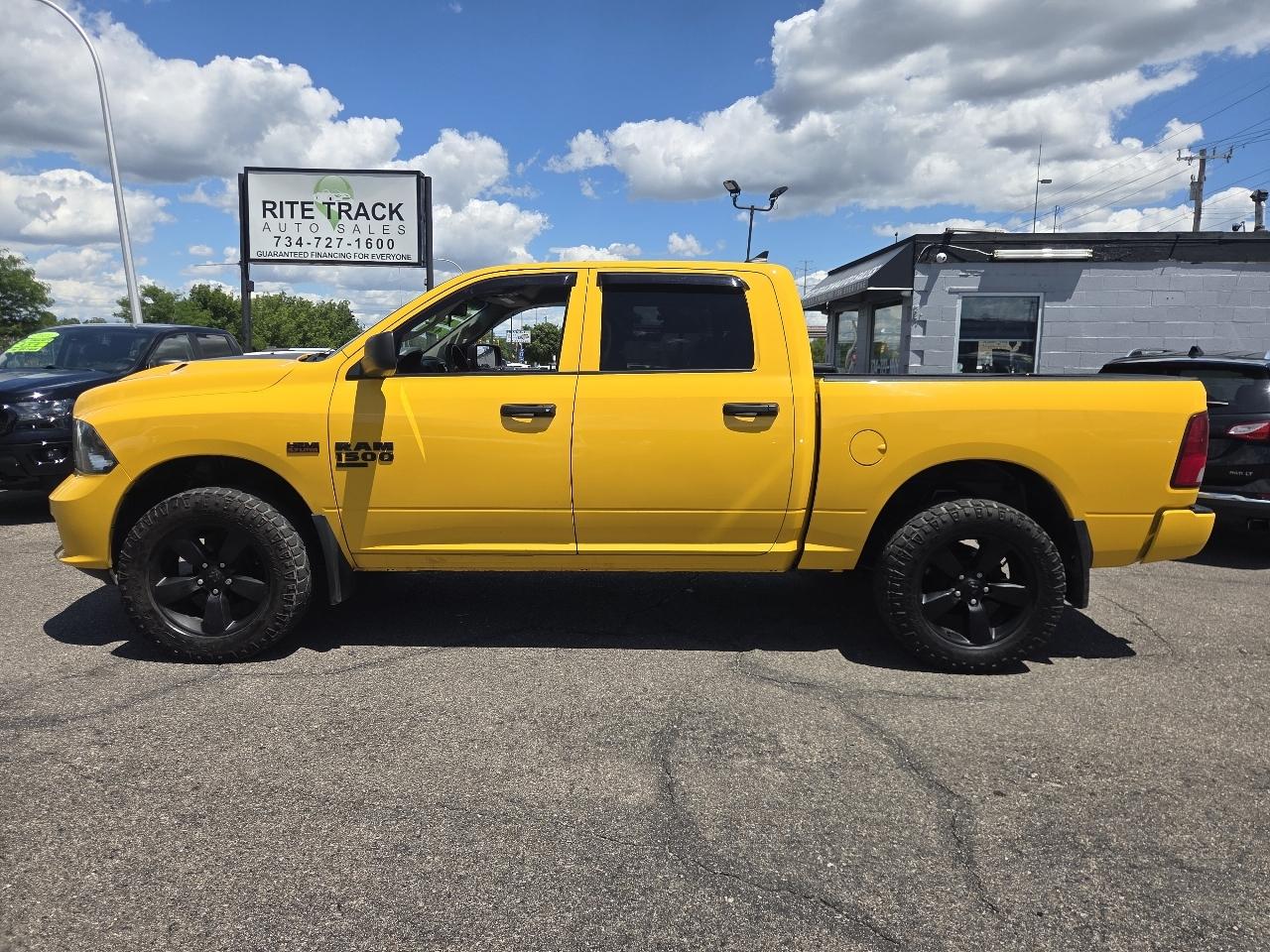 RAM 1500 Classic Express 4x4 Crew Cab 5'7" Box 2019