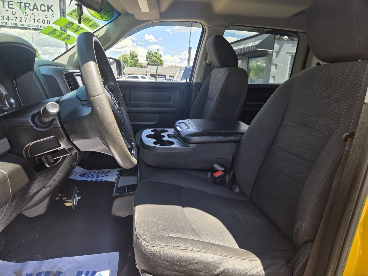 RAM 1500 Classic Express 4x4 Crew Cab 5'7" Box 2019