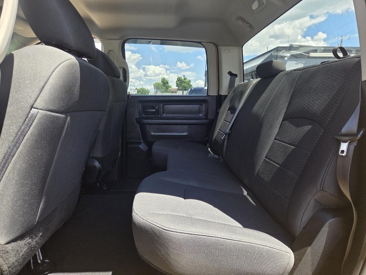 RAM 1500 Classic Express 4x4 Crew Cab 5'7" Box 2019