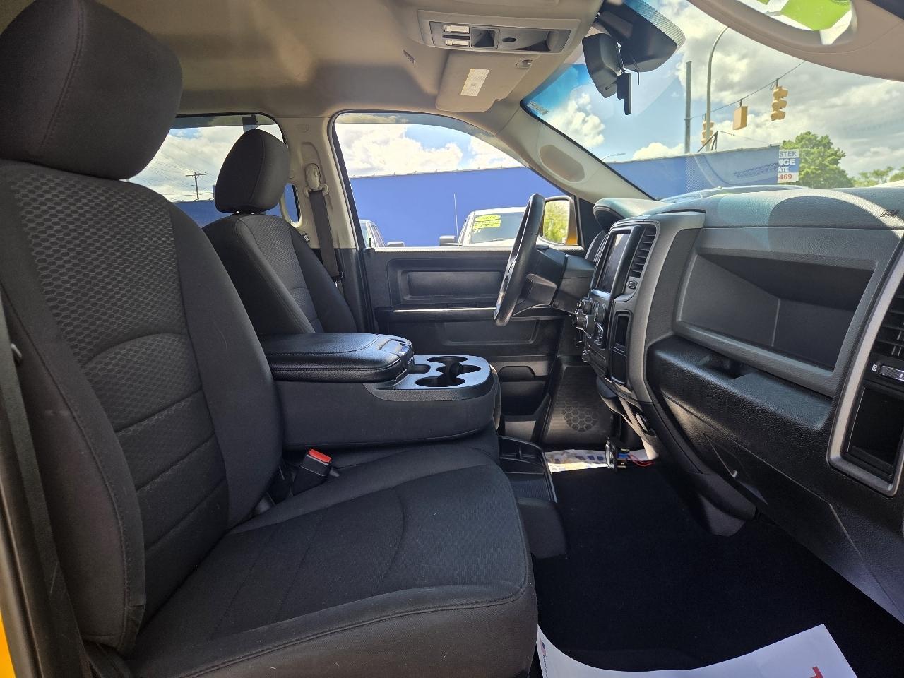 RAM 1500 Classic Express 4x4 Crew Cab 5'7" Box 2019