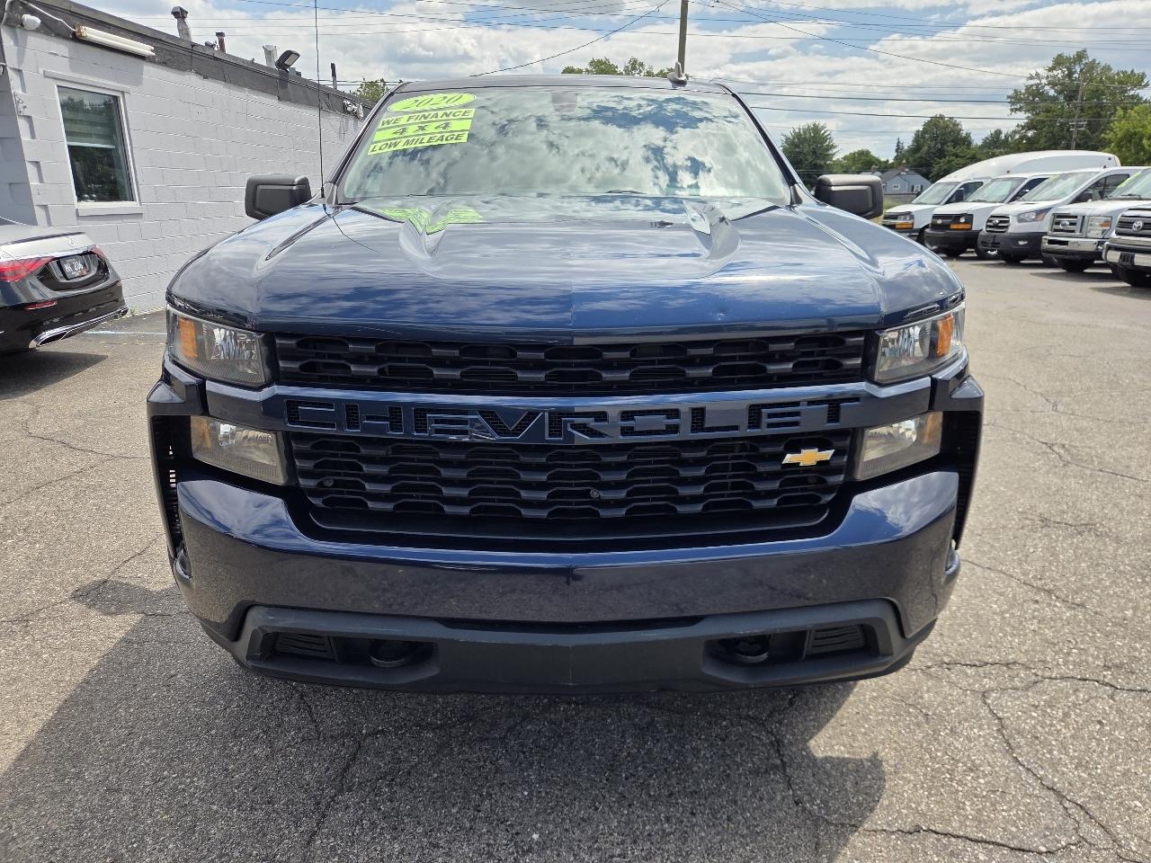 Chevrolet Silverado 1500 Custom Crew Cab Long Box 4WD 2020