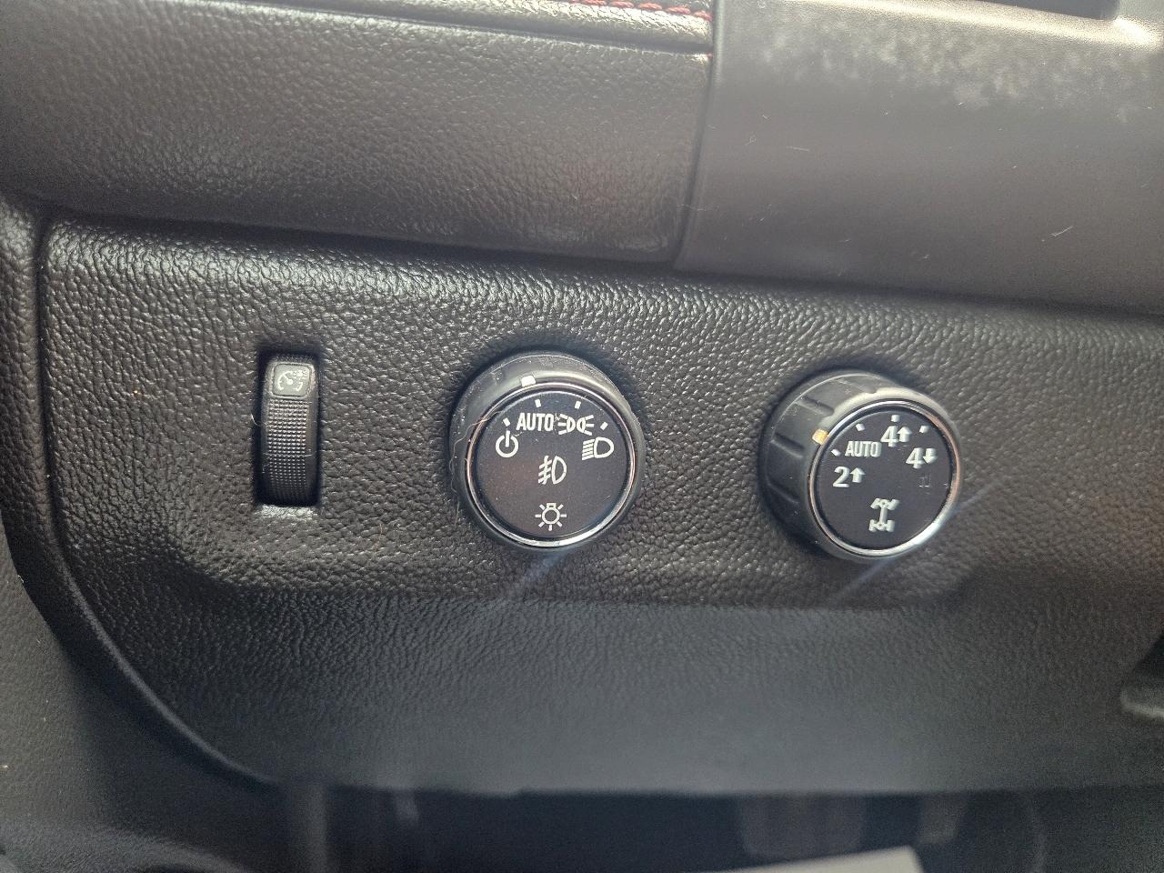 GMC Canyon SLE Crew Cab 4WD Short Box 2015