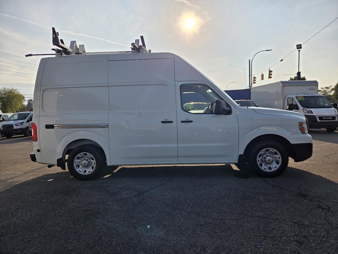Nissan NV Cargo 2500 HD SV V8 High Roof 2017