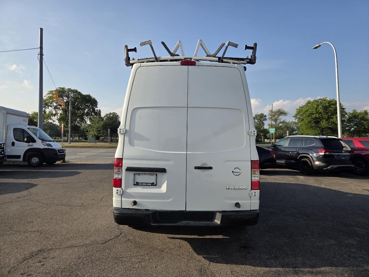 Nissan NV Cargo 2500 HD SV V8 High Roof 2017