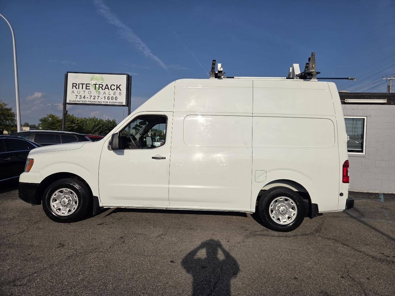 Nissan NV Cargo 2500 HD SV V8 High Roof 2017