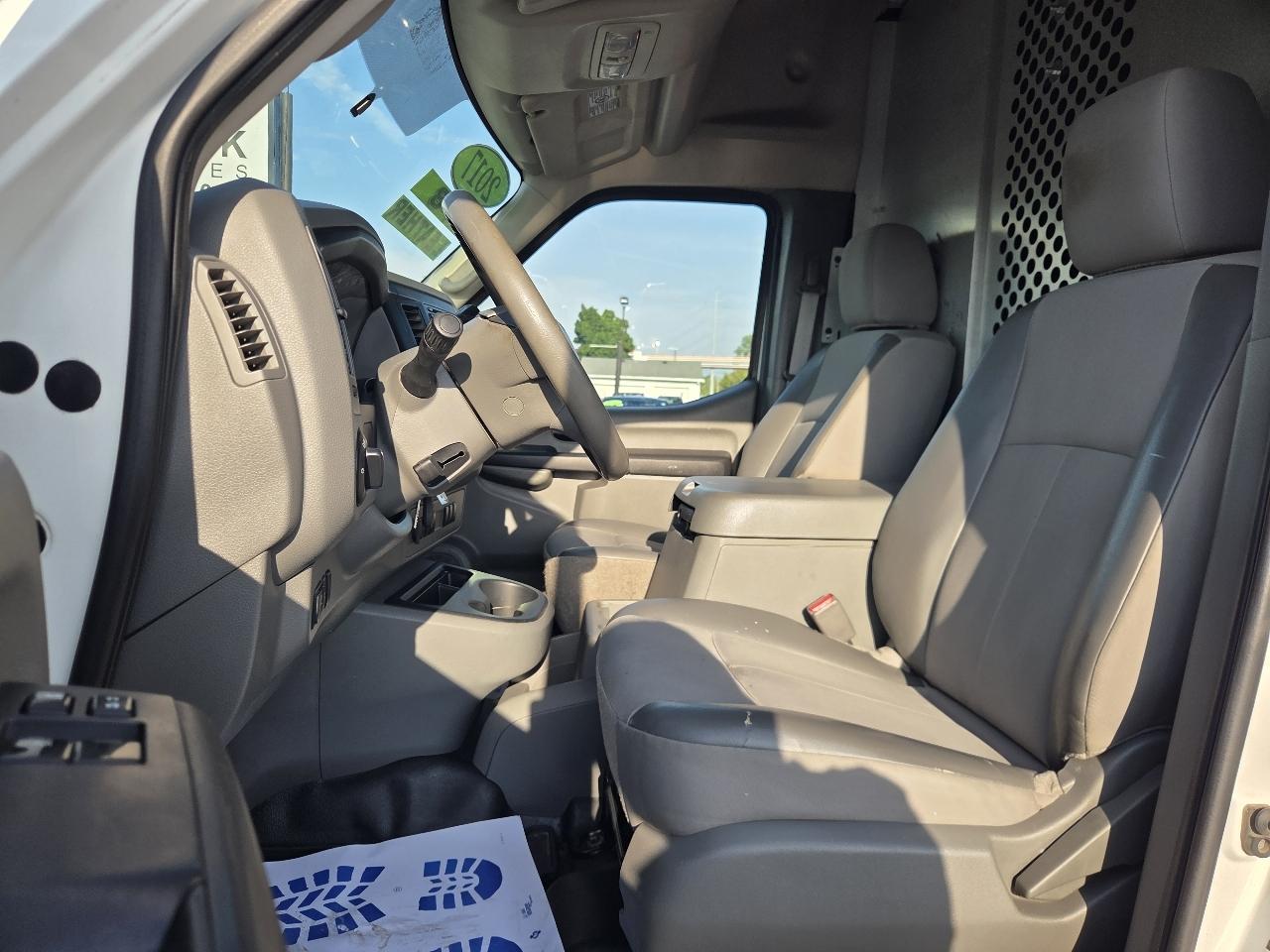 Nissan NV Cargo 2500 HD SV V8 High Roof 2017