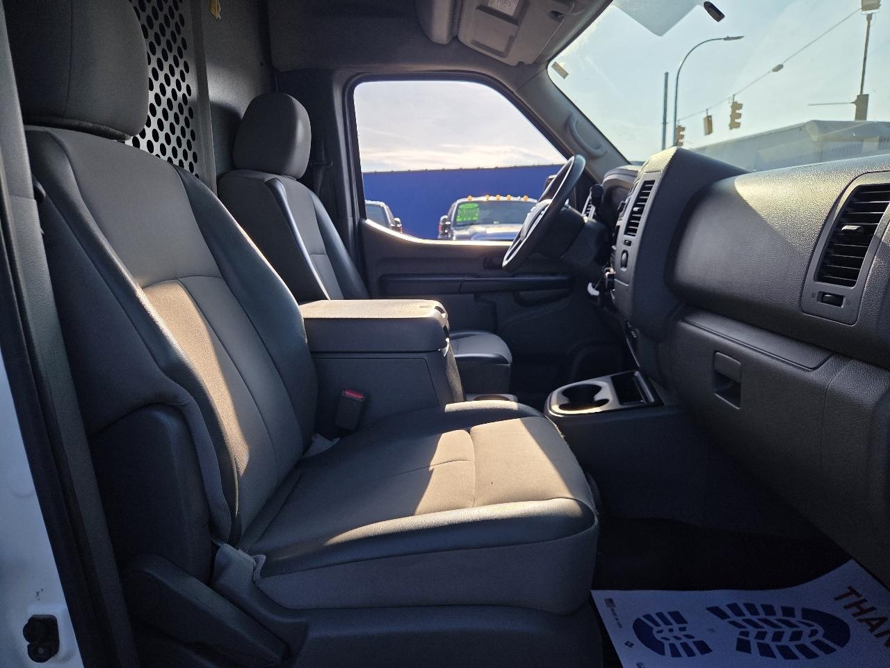 Nissan NV Cargo 2500 HD SV V8 High Roof 2017