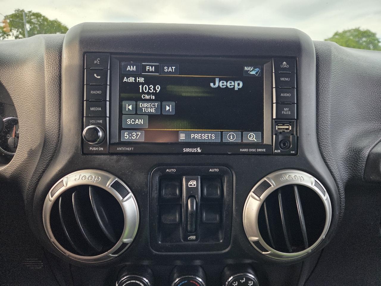 Jeep Wrangler Unlimited Sahara 4WD 2017