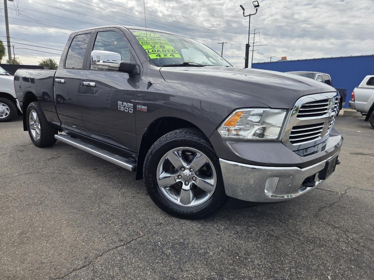 RAM 1500 SLT Quad Cab 4WD 2017