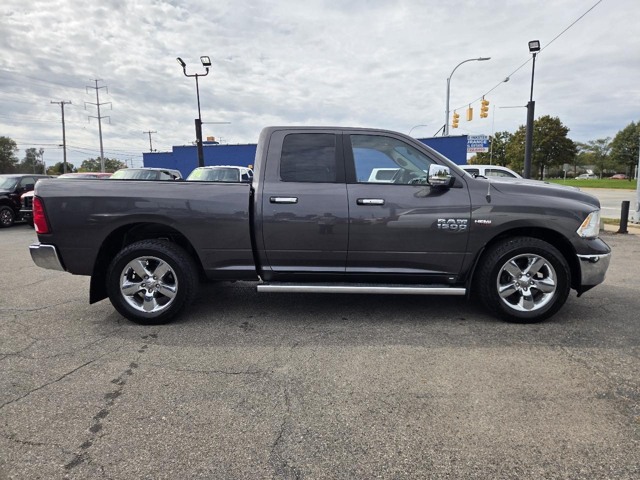 RAM 1500 SLT Quad Cab 4WD 2017