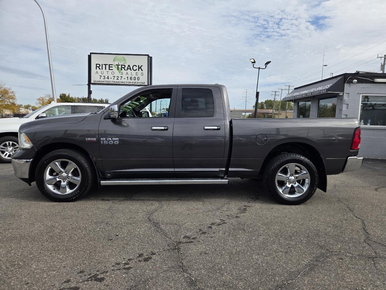 RAM 1500 SLT Quad Cab 4WD 2017