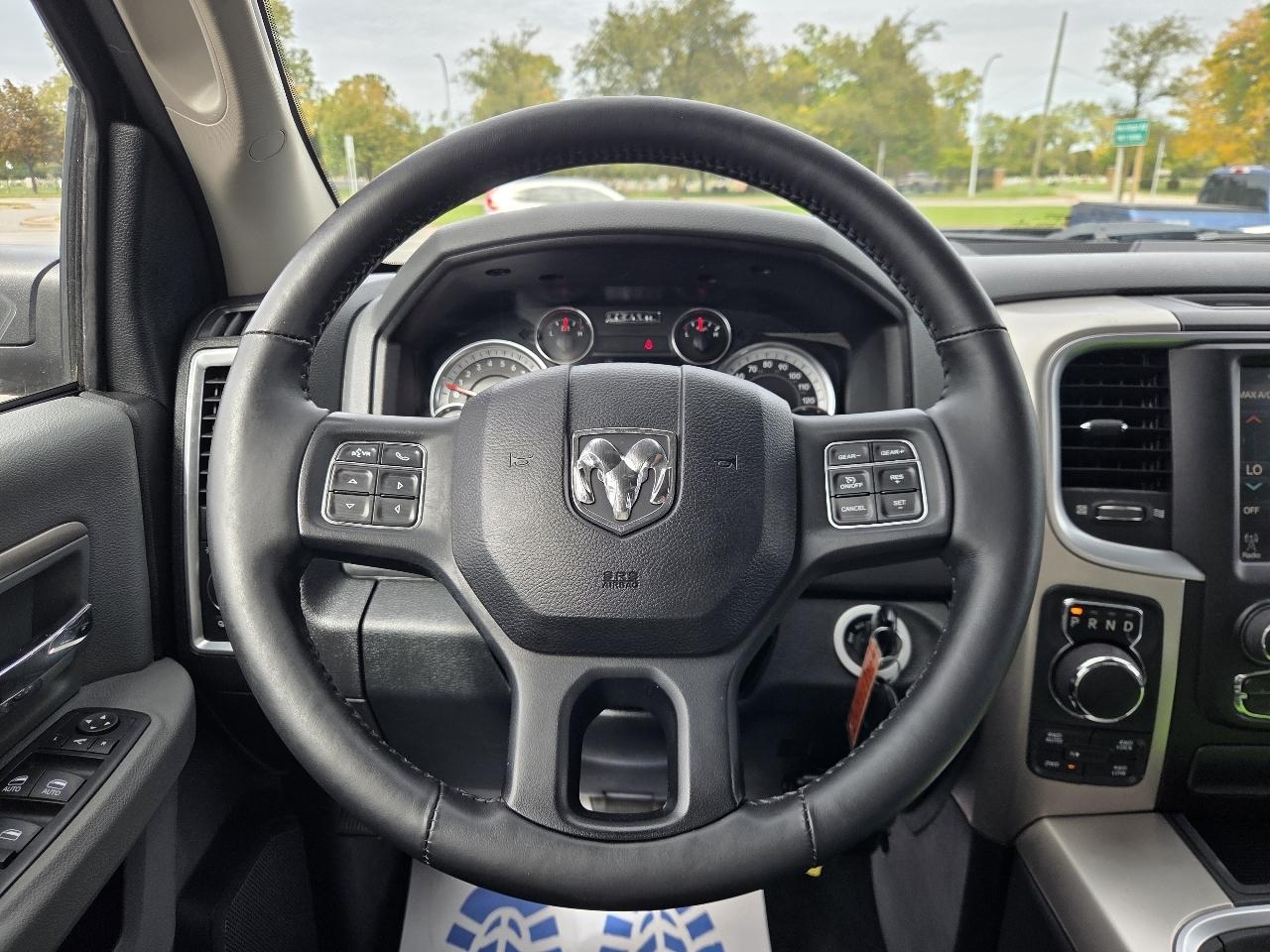 RAM 1500 SLT Quad Cab 4WD 2017