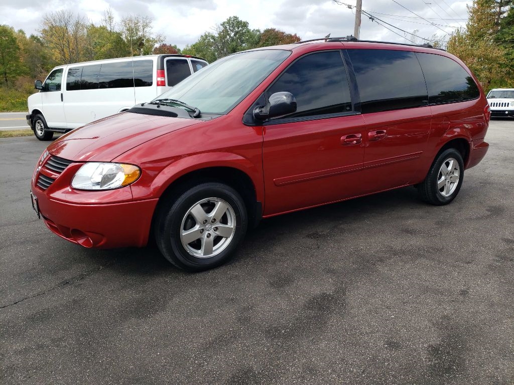 2005 Dodge Grand Caravan SXT photo 3