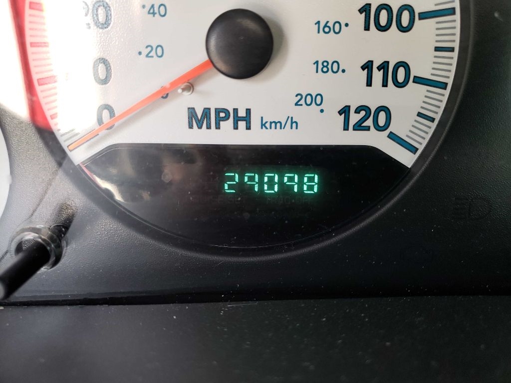 2005 Dodge Grand Caravan SXT photo 9