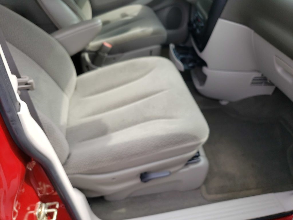 2005 Dodge Grand Caravan SXT photo 11