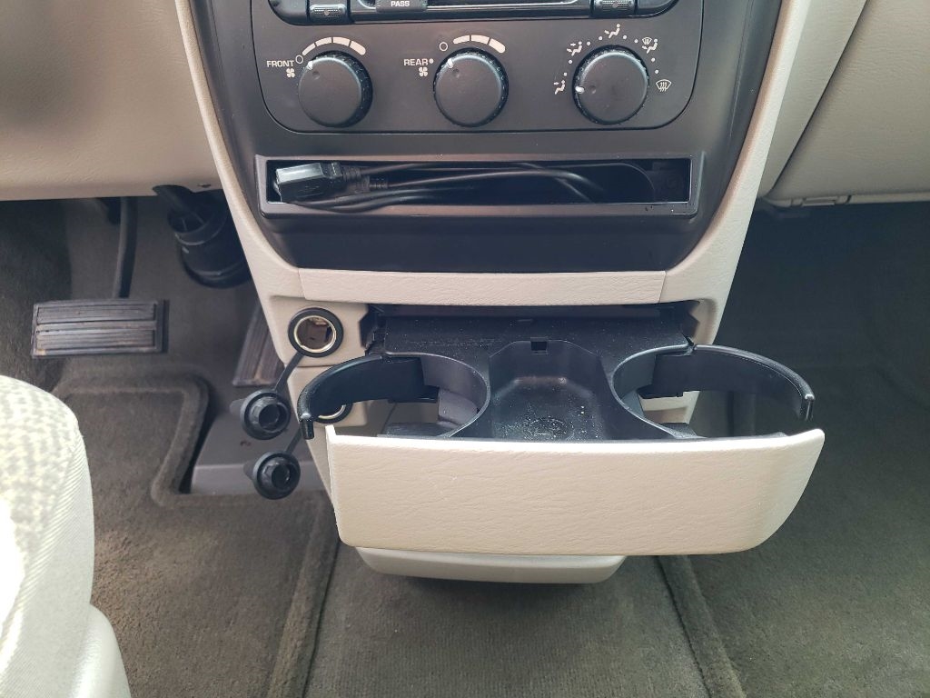 2005 Dodge Grand Caravan SXT photo 14