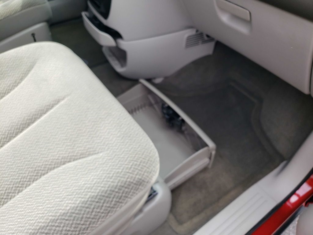 2005 Dodge Grand Caravan SXT photo 18