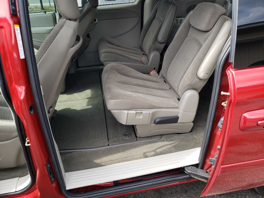 2005 Dodge Grand Caravan SXT photo 19