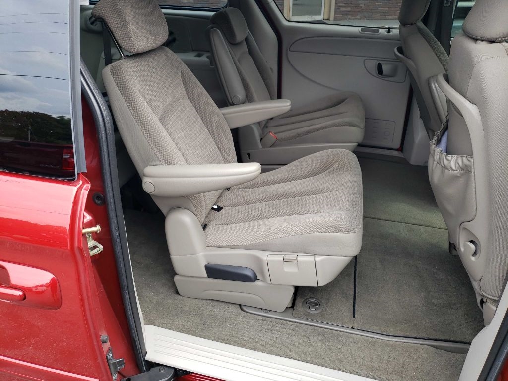 2005 Dodge Grand Caravan SXT photo 20