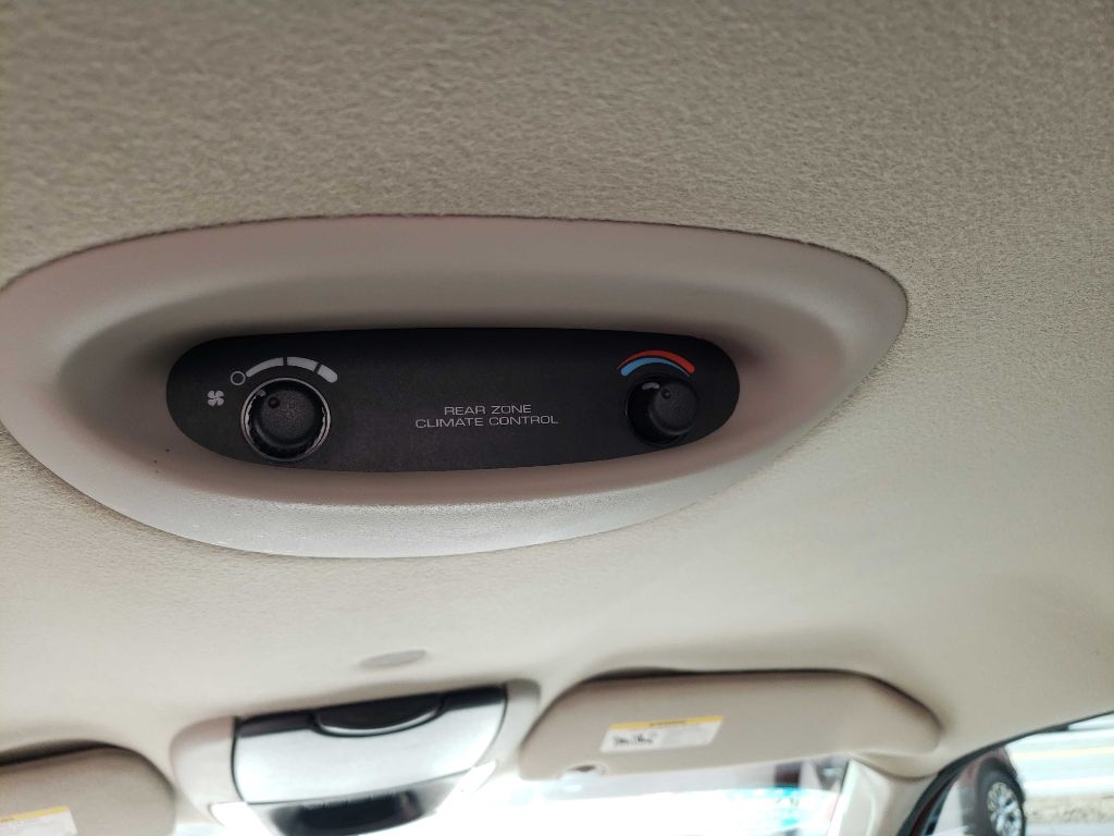 2005 Dodge Grand Caravan SXT photo 21
