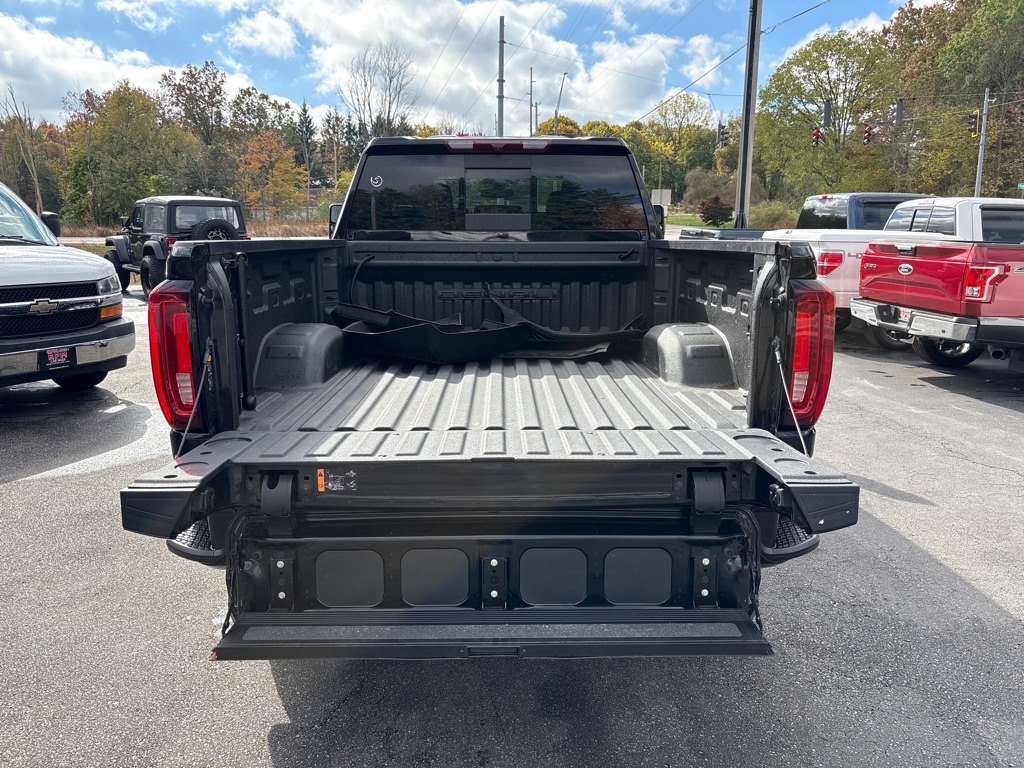 GMC Sierra 2500HD Denali Crew Cab 4WD SB 2023 GMC Sierra 2500HD Denali Crew Cab 4WD SB 2023