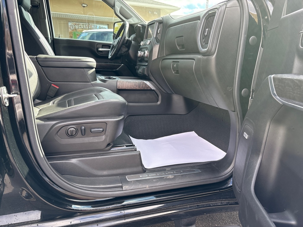 GMC Sierra 2500HD Denali Crew Cab 4WD SB 2023 GMC Sierra 2500HD Denali Crew Cab 4WD SB 2023