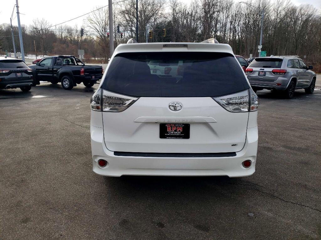 Toyota Sienna FWD 7-Passenger V6 2014