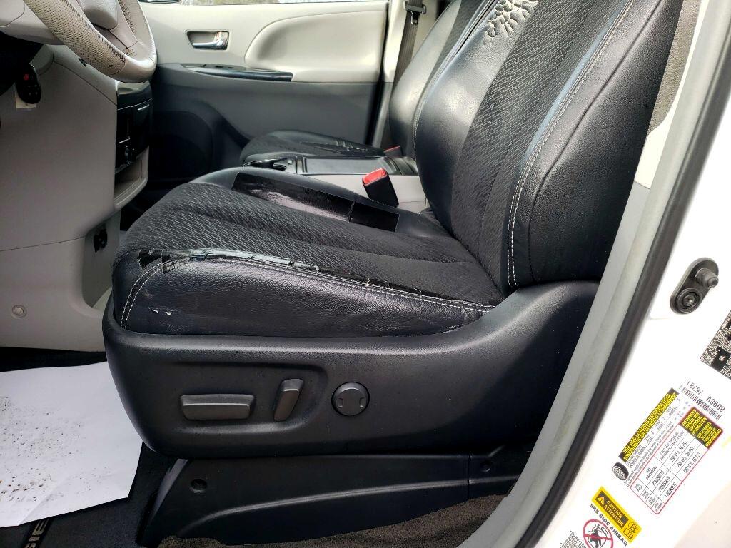 Toyota Sienna FWD 7-Passenger V6 2014