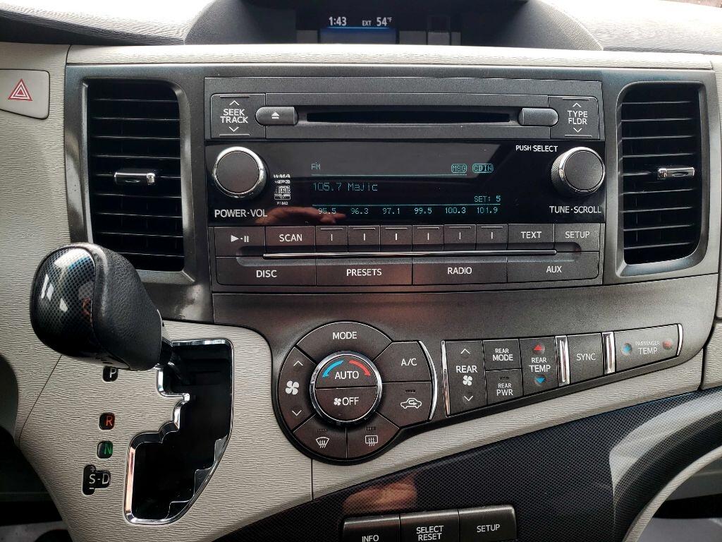 Toyota Sienna FWD 7-Passenger V6 2014