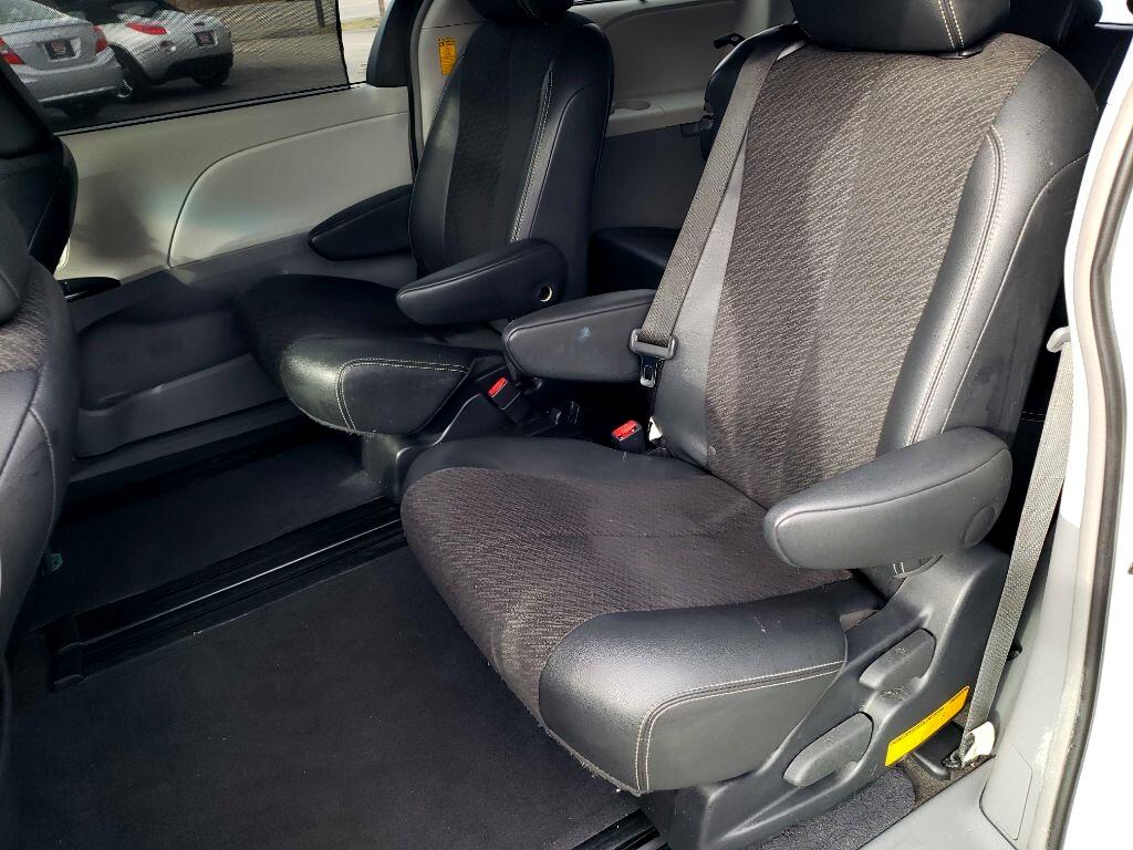 Toyota Sienna FWD 7-Passenger V6 2014