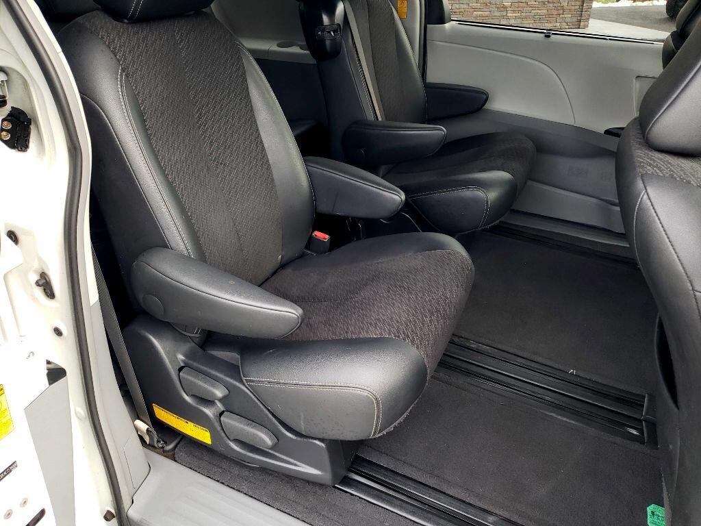 Toyota Sienna FWD 7-Passenger V6 2014