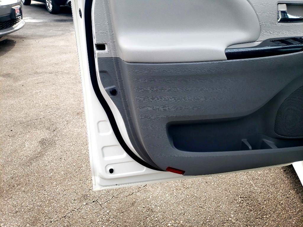 Toyota Sienna FWD 7-Passenger V6 2014