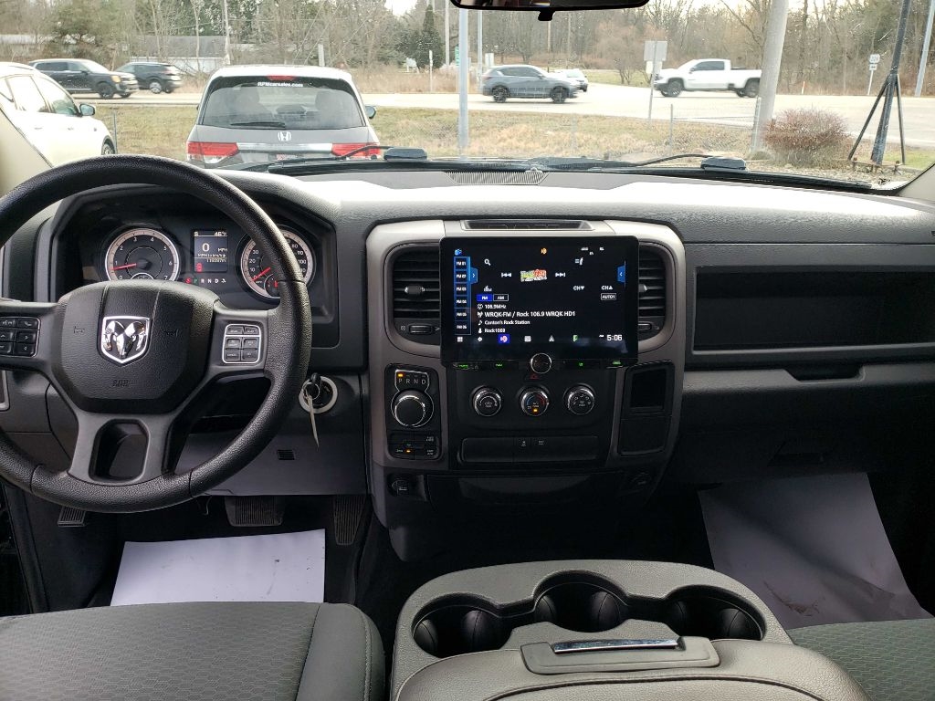 RAM 1500 Tradesman Crew Cab SWB 4WD 2017