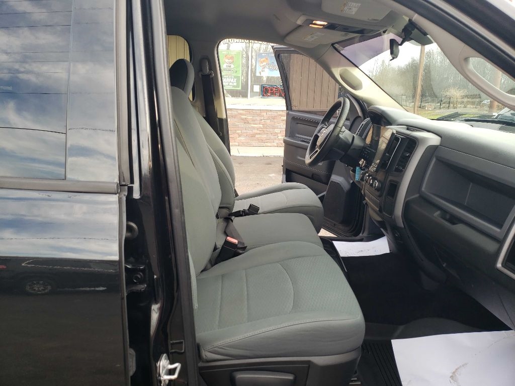 RAM 1500 Tradesman Crew Cab SWB 4WD 2017