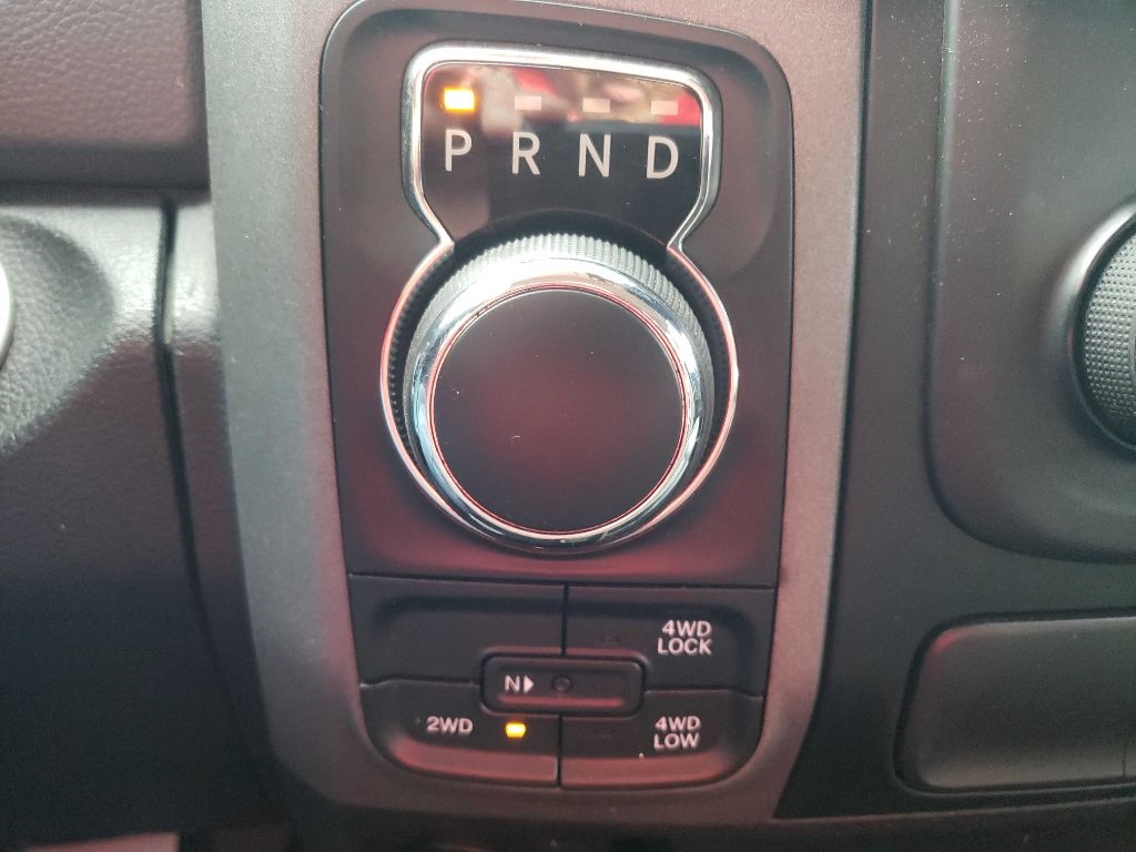 RAM 1500 Tradesman Crew Cab SWB 4WD 2017