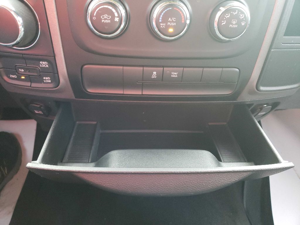 RAM 1500 Tradesman Crew Cab SWB 4WD 2017