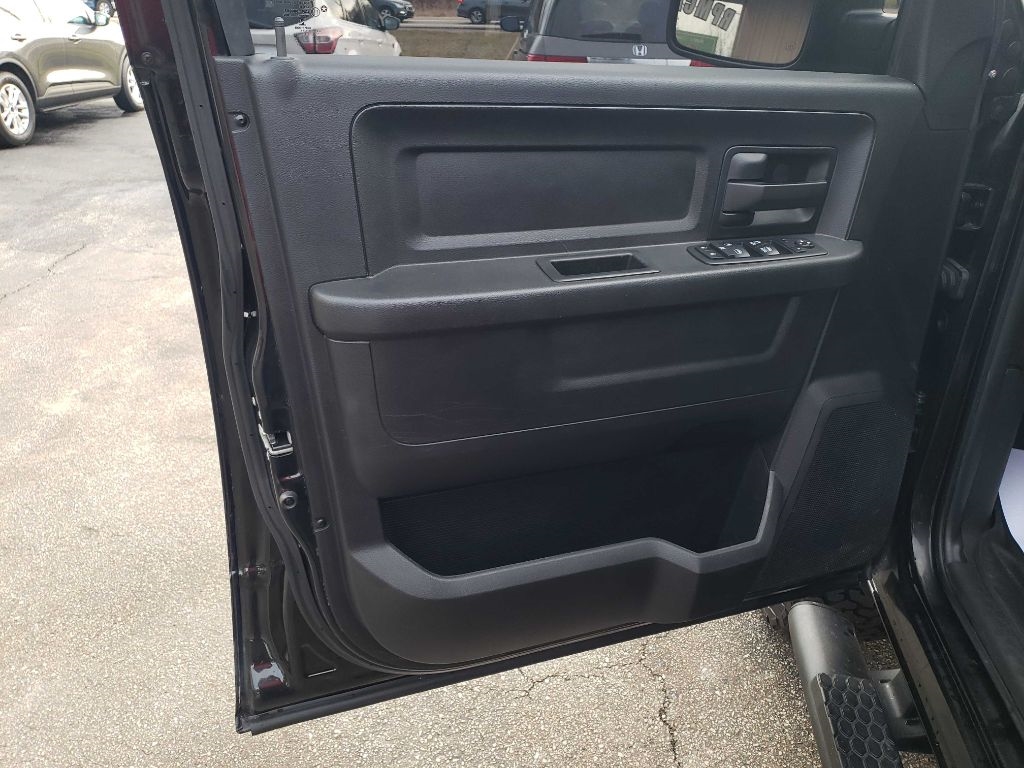 RAM 1500 Tradesman Crew Cab SWB 4WD 2017