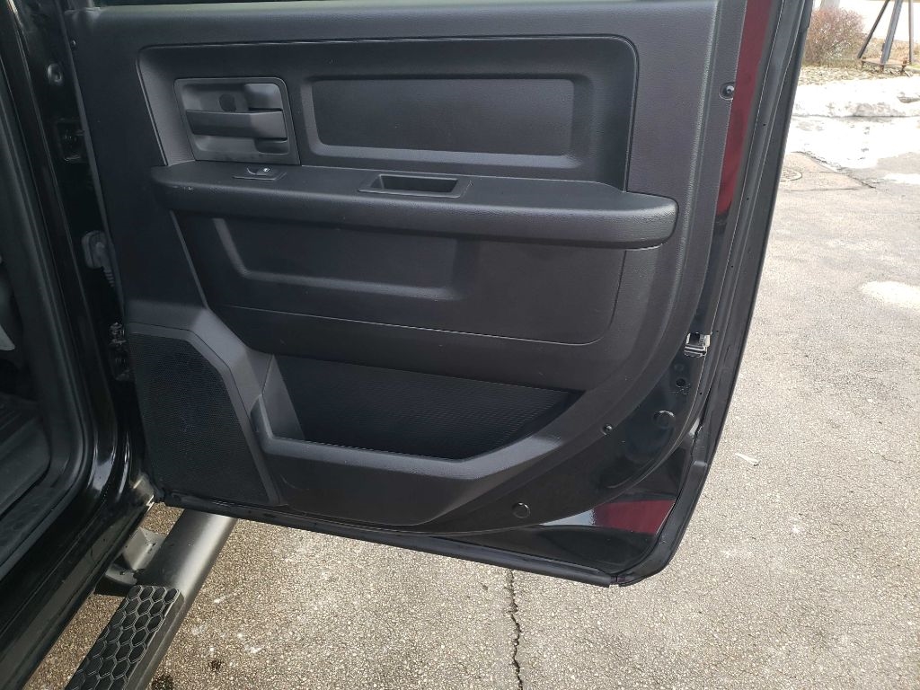 RAM 1500 Tradesman Crew Cab SWB 4WD 2017