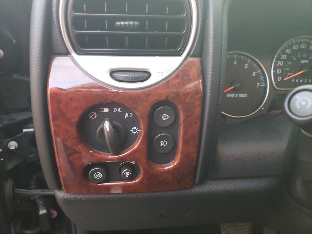 GMC Envoy XL Denali 4WD 2008