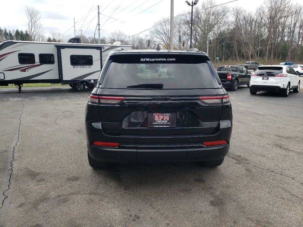 Jeep Grand Cherokee Laredo 4WD 2023