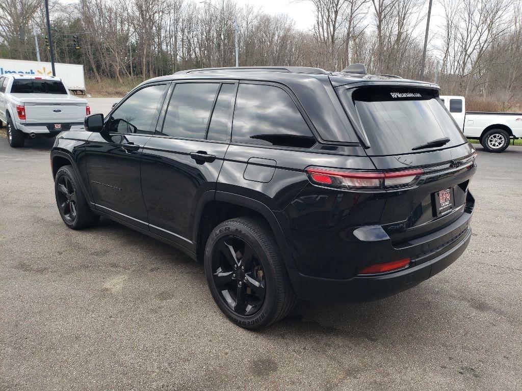 Jeep Grand Cherokee Laredo 4WD 2023