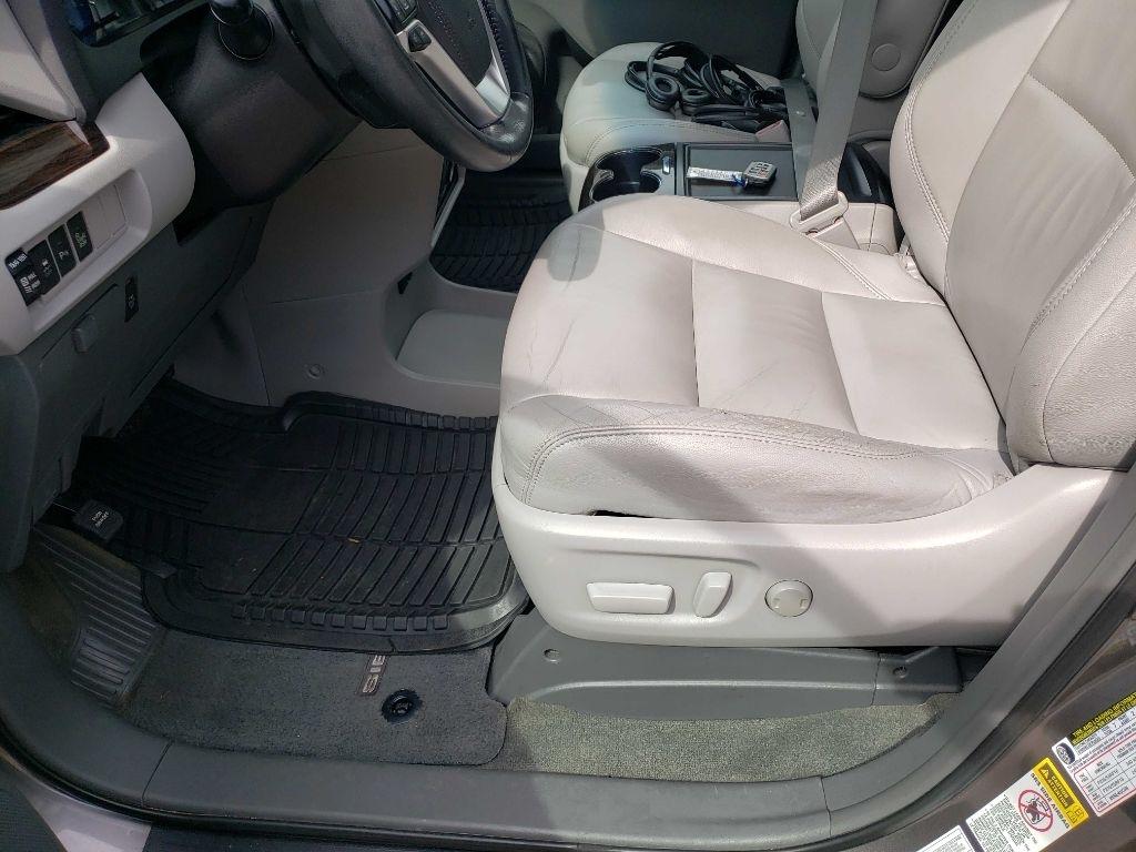 Toyota Sienna Limited AWD 7-Passenger V6 2015