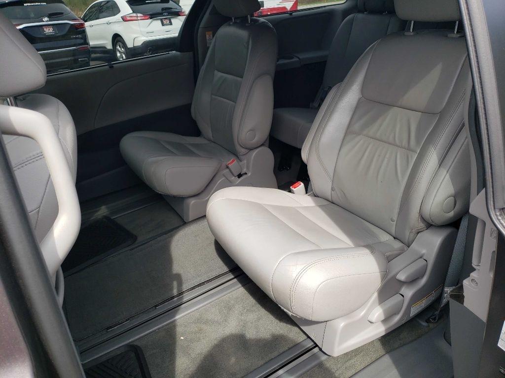 Toyota Sienna Limited AWD 7-Passenger V6 2015