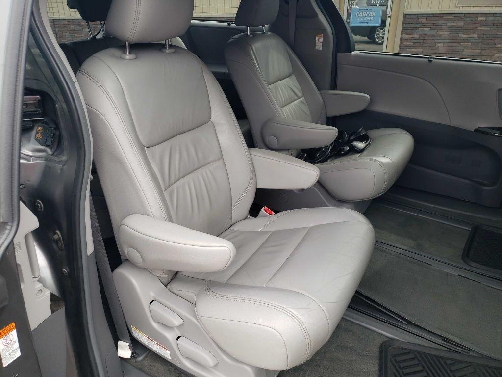 Toyota Sienna Limited AWD 7-Passenger V6 2015