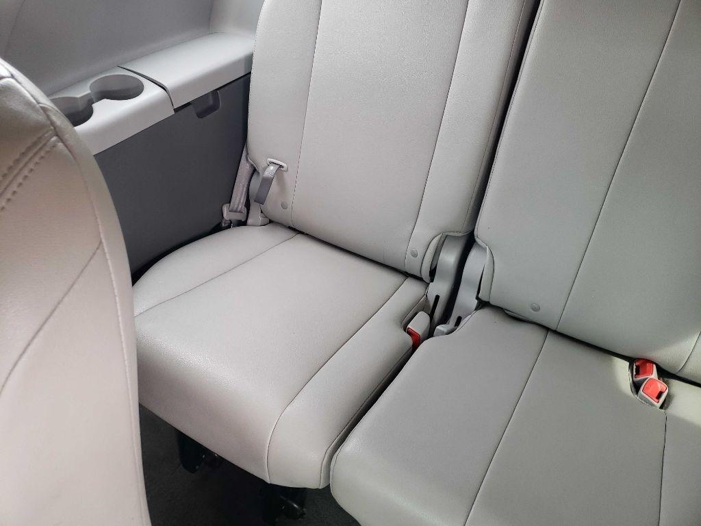 Toyota Sienna Limited AWD 7-Passenger V6 2015