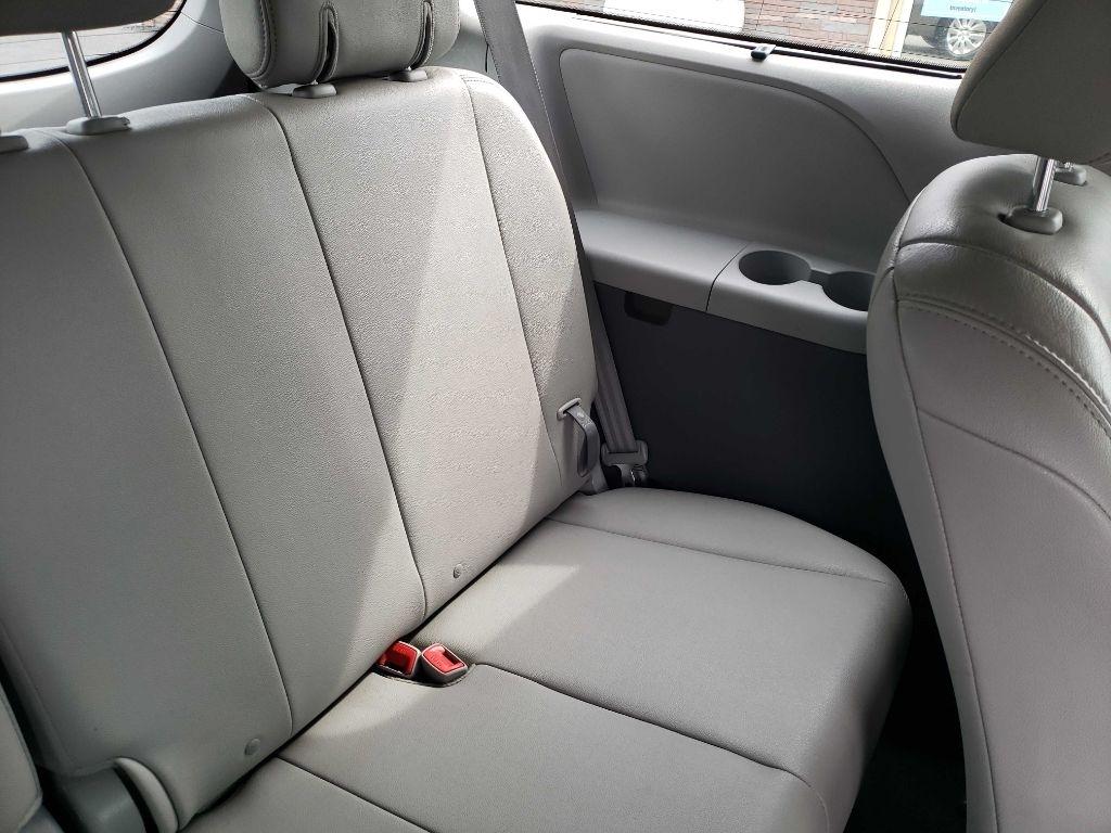 Toyota Sienna Limited AWD 7-Passenger V6 2015